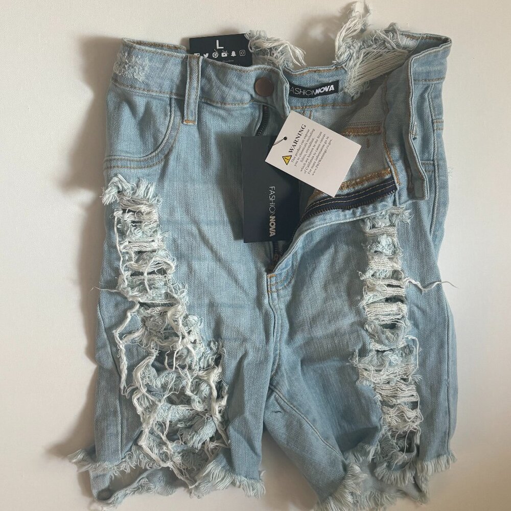 NWT Fashion Nova “Going to Extremes” Bermuda Shorts L